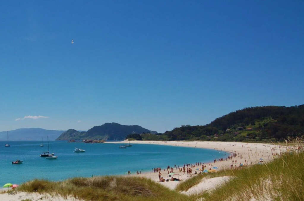Vista de la Playa de Rodas, una de las playas más paradisiacas de España