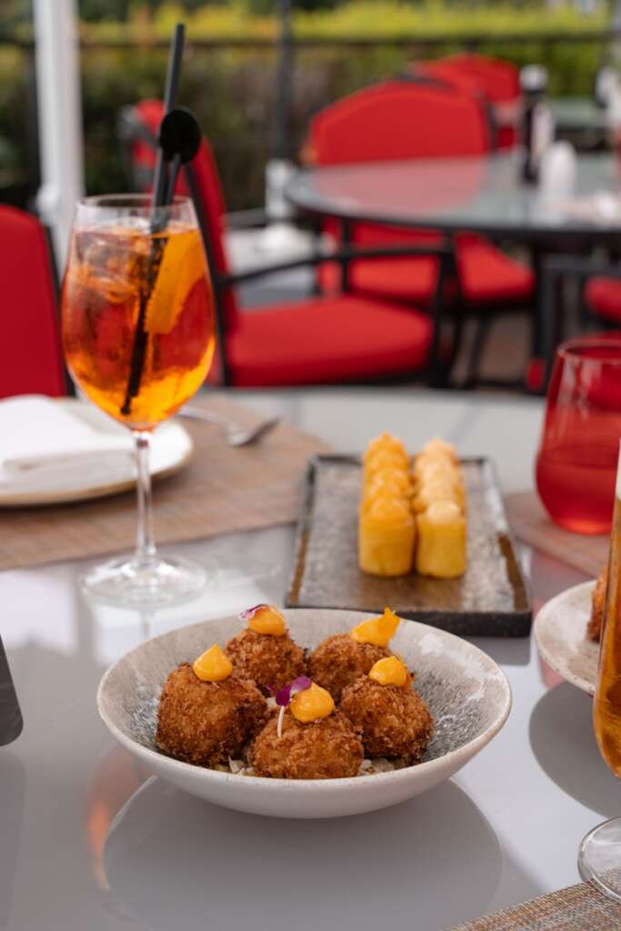 3-	Croquetas, bravas y cócteles para el picoteo