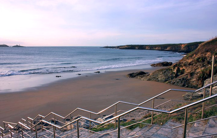 La playa de Arnao de Figueras en Asturias