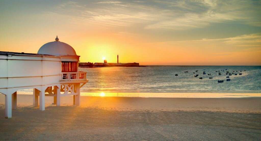 Atardecer en la Playa de La Caleta en Cádiz