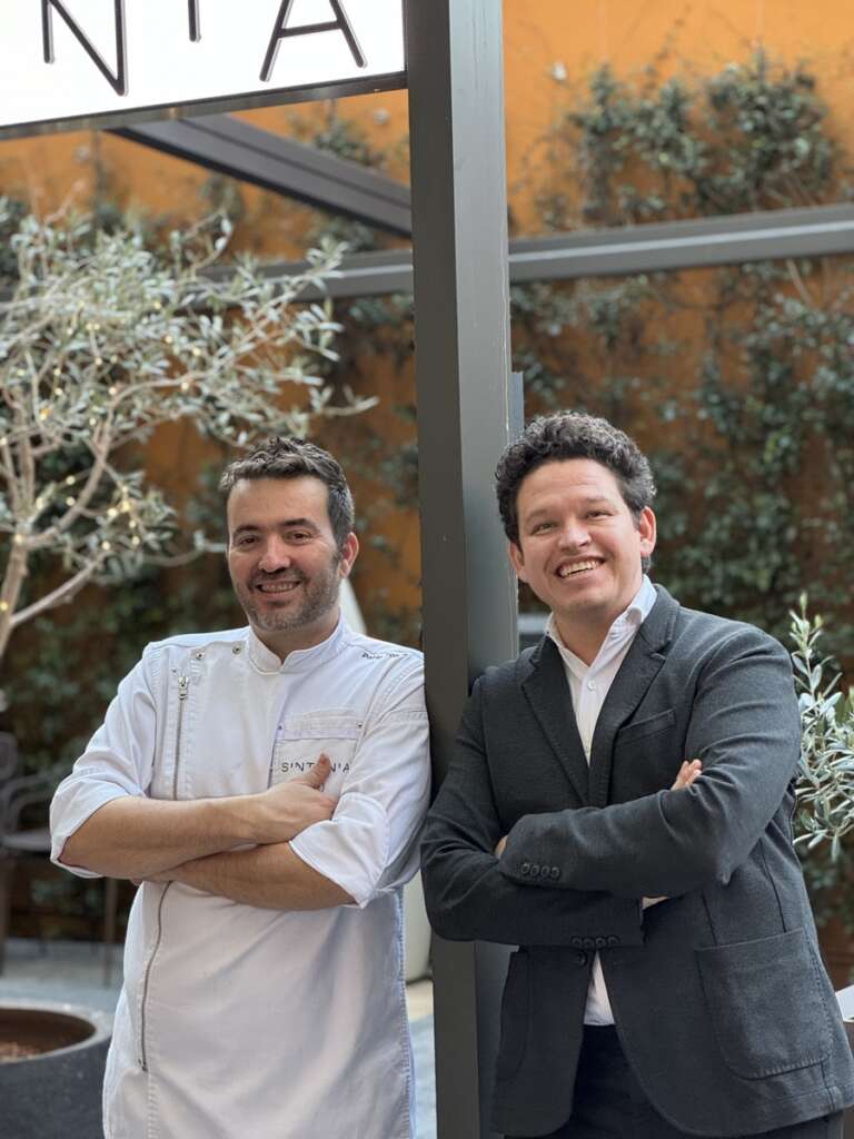 El chef Pablo Tomás con el jefe de sala Julià Duque
