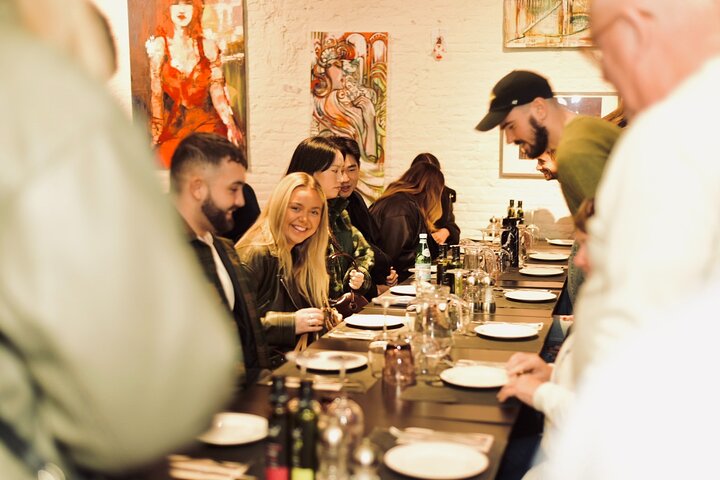 Una de las catas de vinos con cena en Barcelona