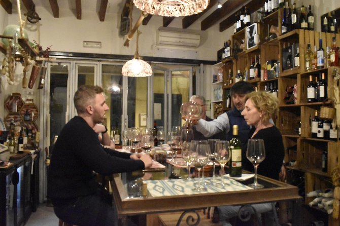 Una de las catas de vinos en el Casco Antiguo de Palma, una de las catas de vinos de Mallorca