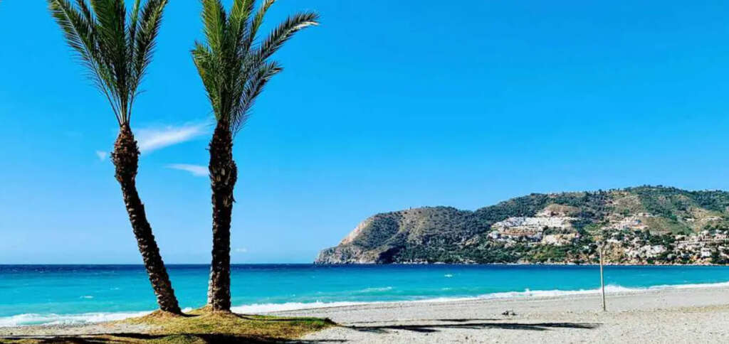 La Playa de la Herradura, una de las mejores playas de Granada