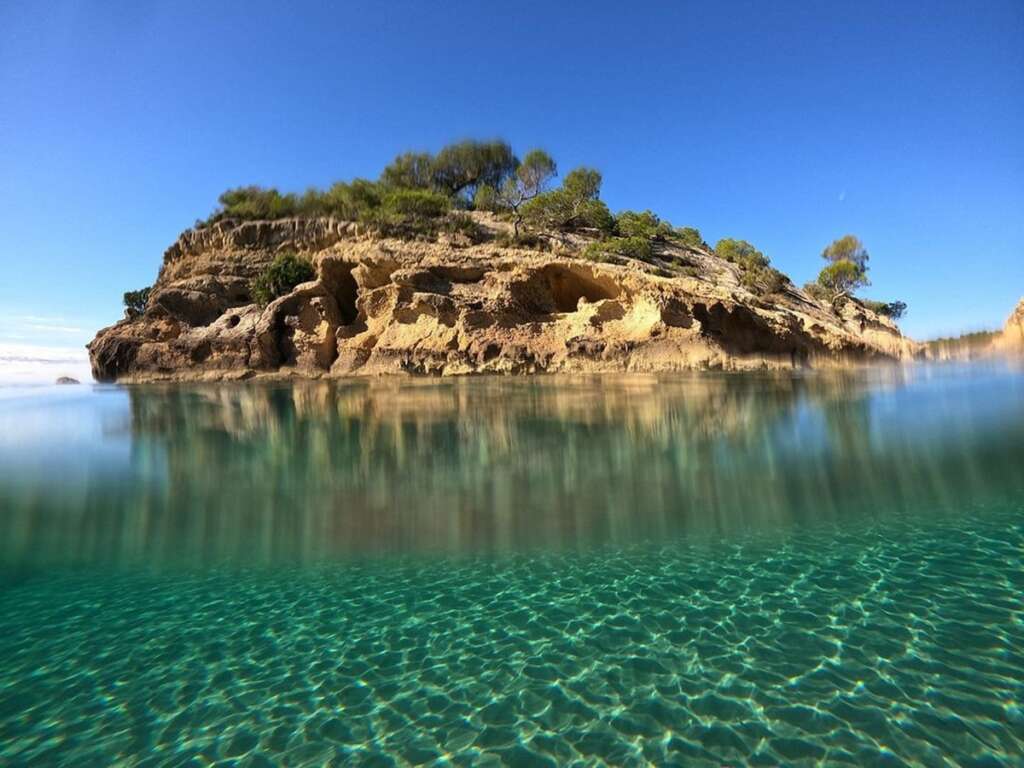 La cala Roca de l'Illot en Tarragona
