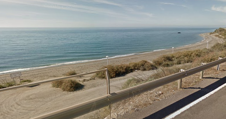 La playa de La Rana en Adra