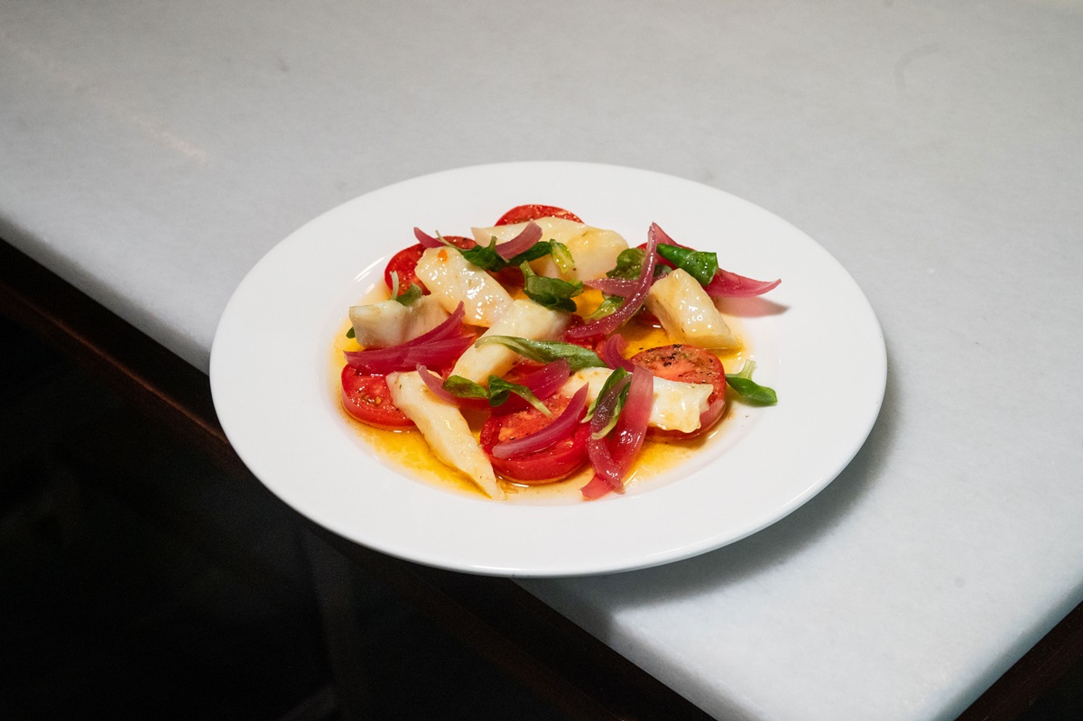La ensalada de tomate, bacalao y cebolla cop de puny