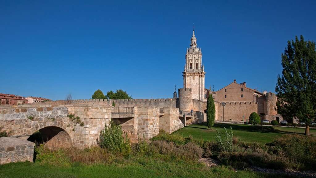 El pueblo de Burgo de Osma en Soria