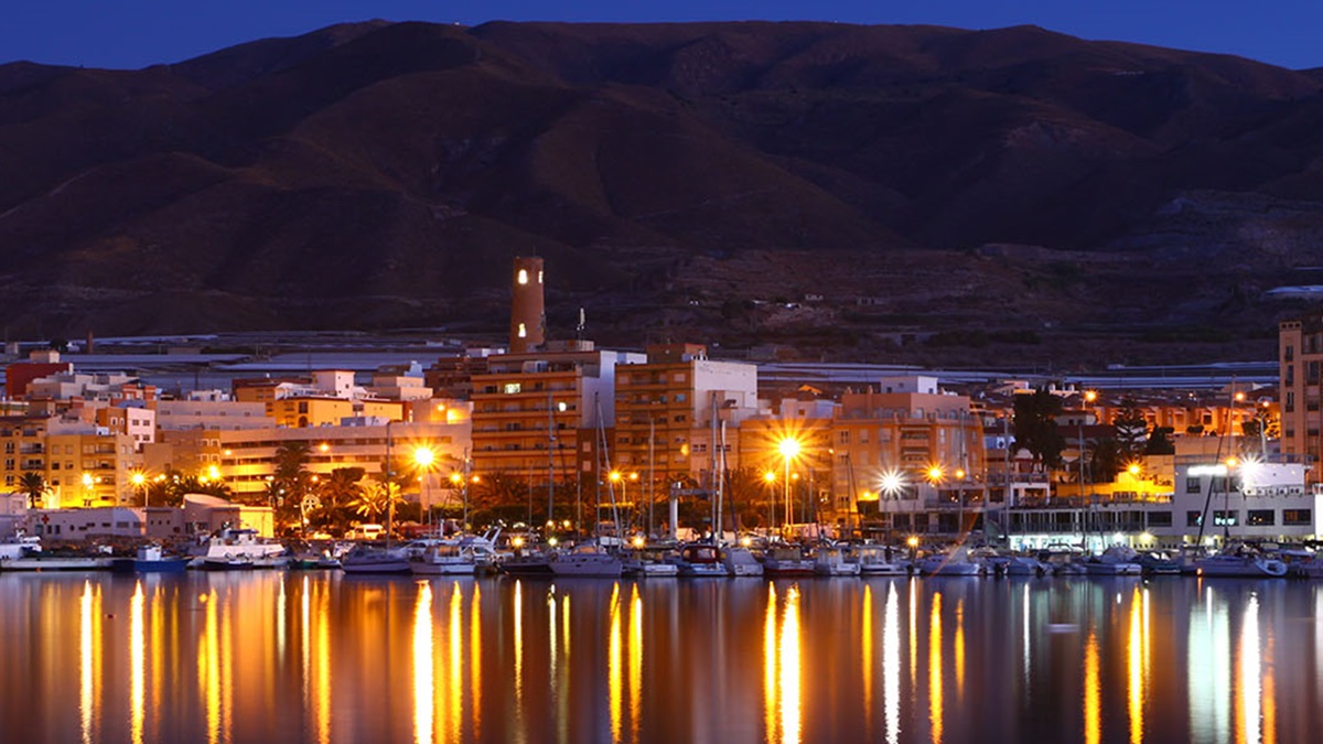 El pueblo de Adra en Almería