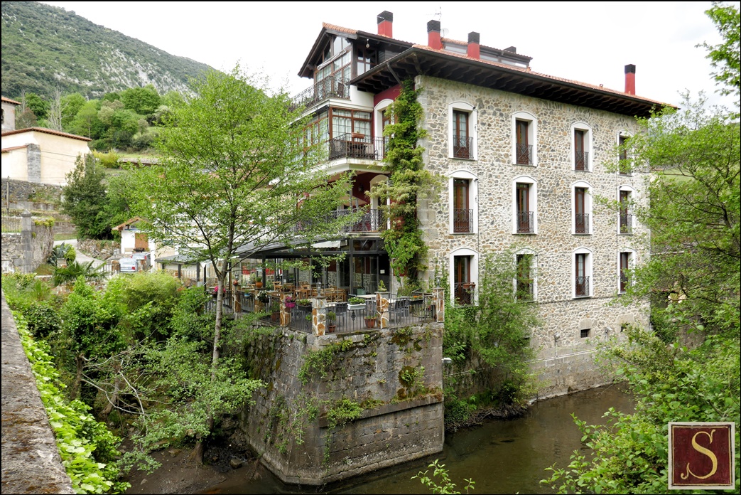 El Hotel La Casa del Puente en Regules