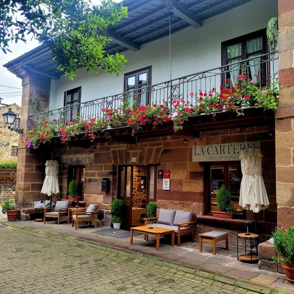 El restaurante La Cartería de Cartes situado en la antigua oficina de Correos del pueblo
