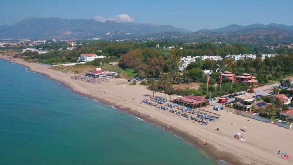 La Playa Real de Zaragoza, en Marbella, una de las mejores playas de Málaga