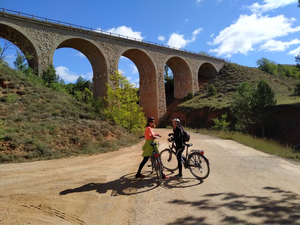 La Vía Verde de los Ojos Negros, una de las mejores rutas en bici de España