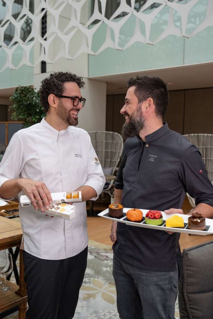 4.	Josep Esturi (jefe de pastelería del Blanc) y Raúl Bernal