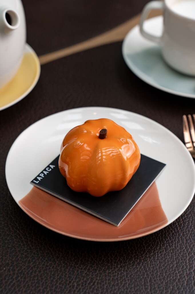 5.	Parece una calabaza. Y es un postre de calabaza
