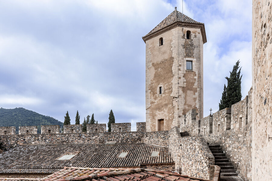 Torres y murallas de Poblet.