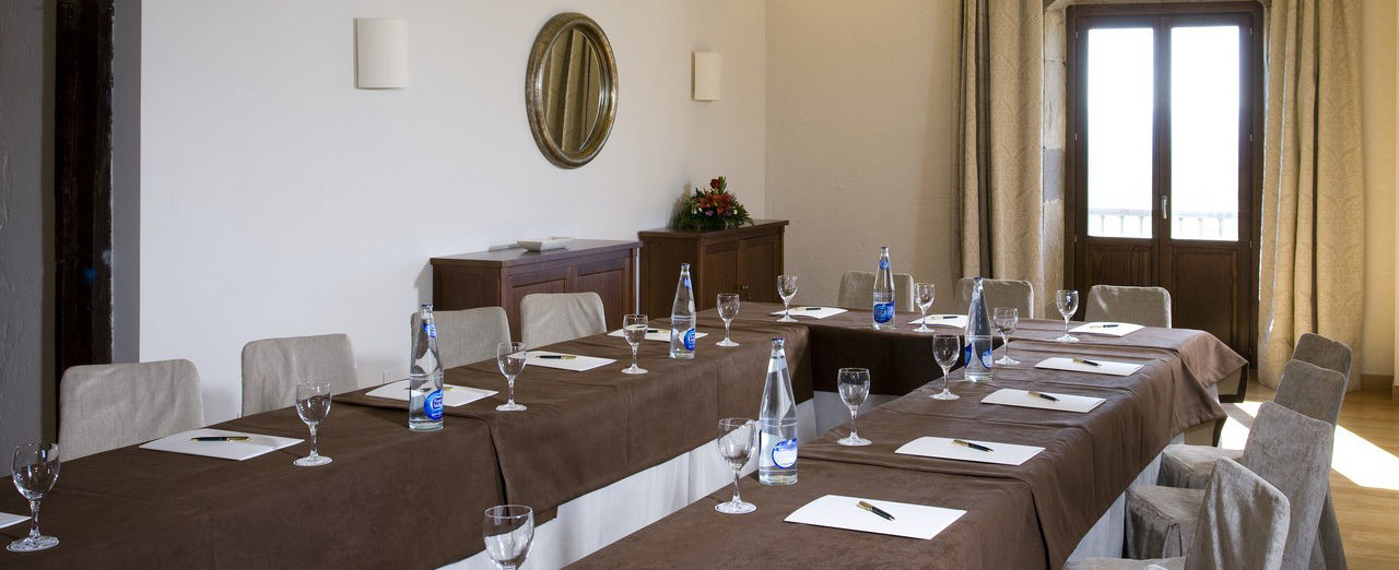 Uno de los salones del Parador de Argómaniz
