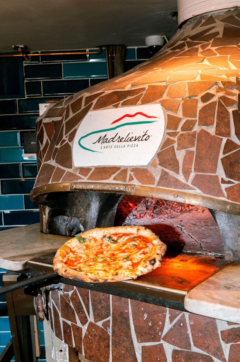 Las pizzas se cocinan en un minuto y medio a 500°C
