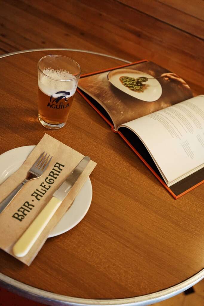 El libro presenta 25 recetas de los platos más emblemáticos