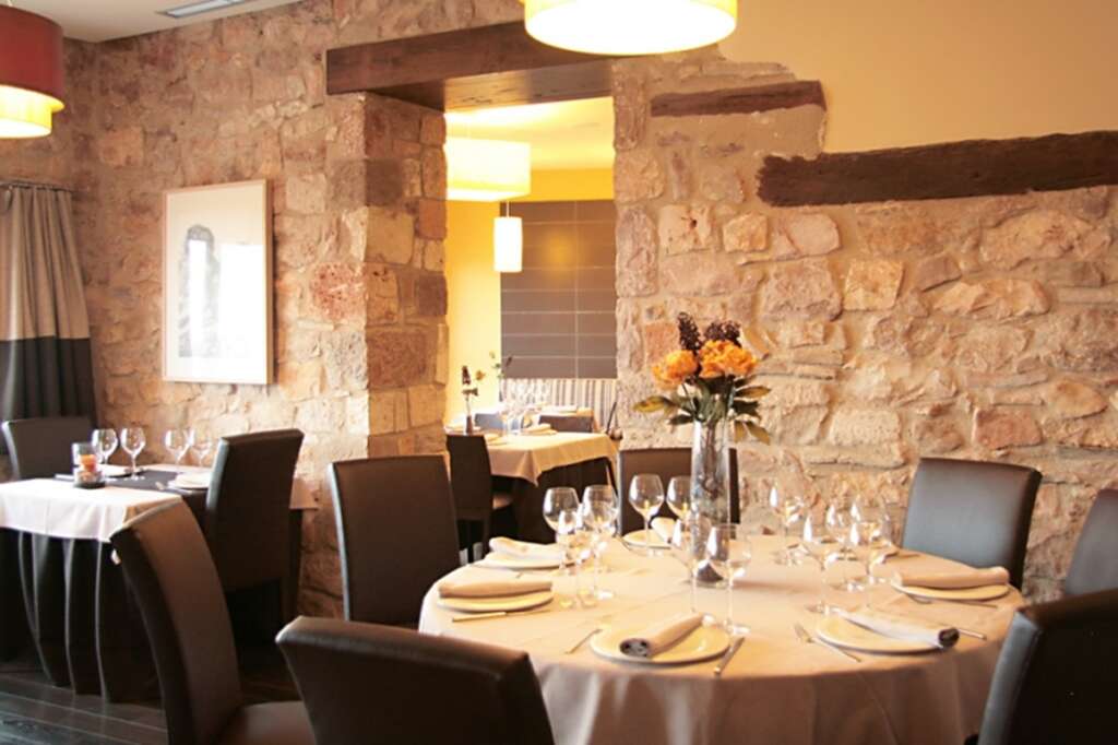El interior del restaurante Casa Pardina en Alquezar, Huesca