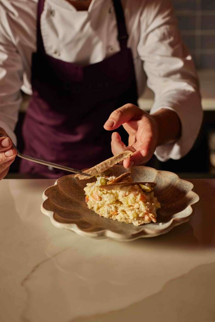 Preparación de la ensaladilla rusa