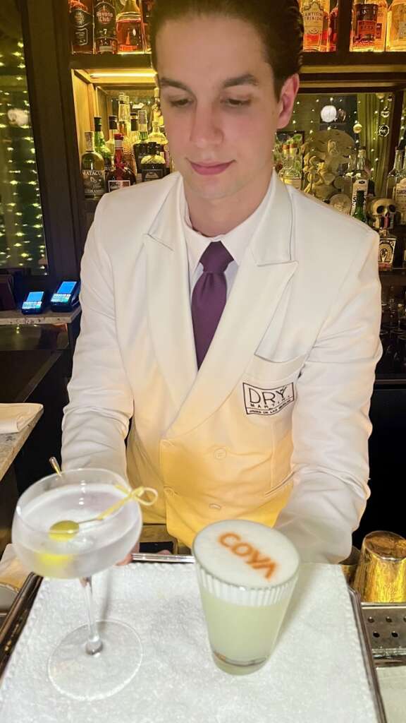 El gimlet del Dry Martini y el pisco del Coya