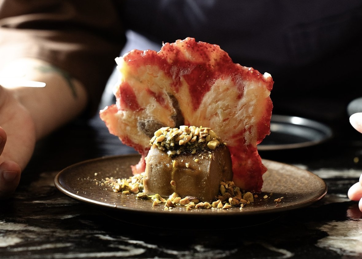 Foie gras de tempeh con carpaccio de higos secos
