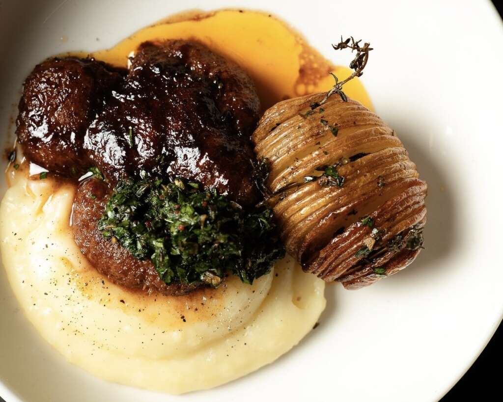 Melena de león a la brasa y texturas de patatas