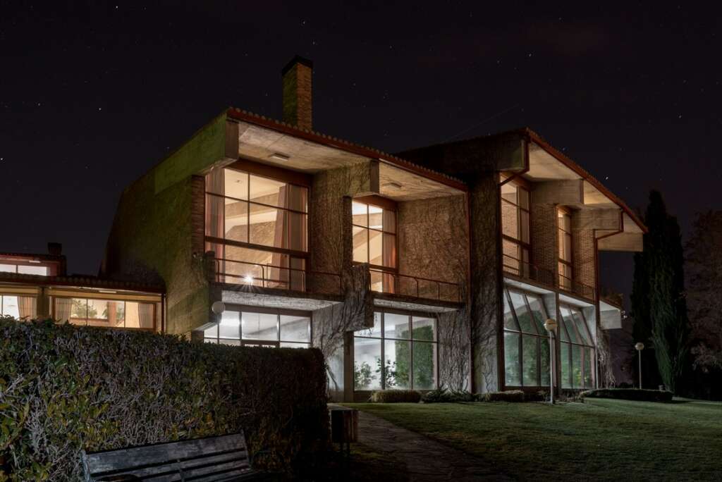 El Parador de Segovia en la noche