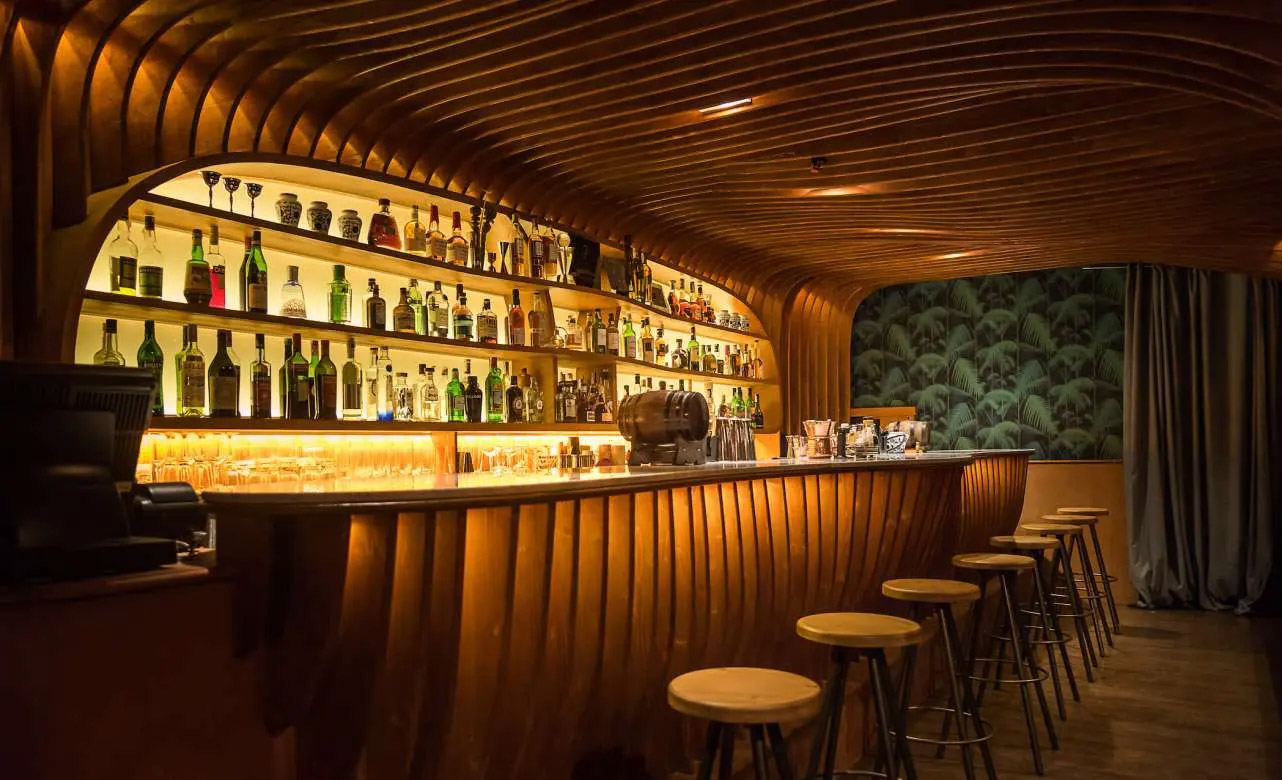 Sala de la coctelería de Barcelona
