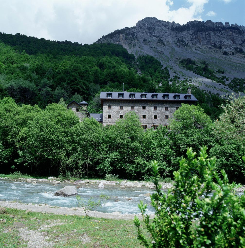 El exterior del Parador de Bielsa