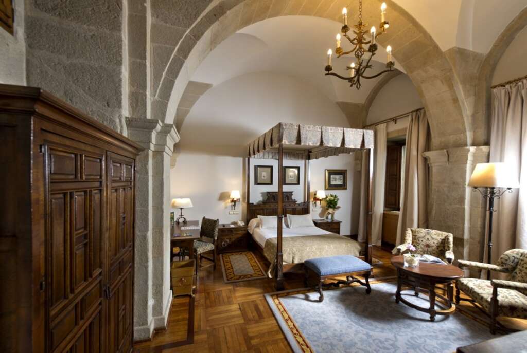 Una de las habitaciones del Parador de Santiago