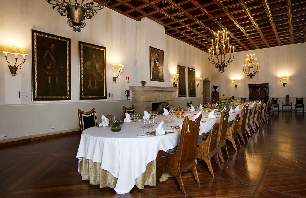 El salón real para banquetes del Parador de Santiago de Compostela