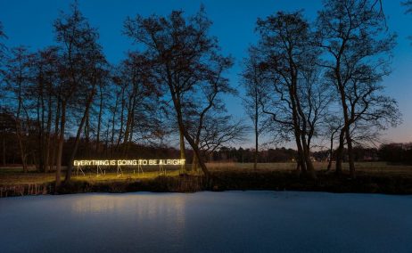 El mensaje optimista de la obra de arte de Martin Creed. Foto: Museo Schlossgut Schwante