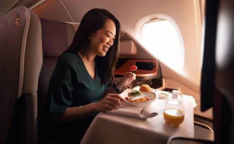 Experiencia gastronómica en la clase business del A380. Foto: Singapore Airlines
