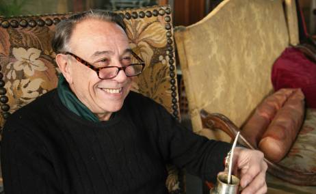 Julio Pérez en su casa de Buenos Aires. Foto Manena Munar.