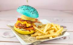 American cheeseburger. Foto: Freedom Cakes Cafe.