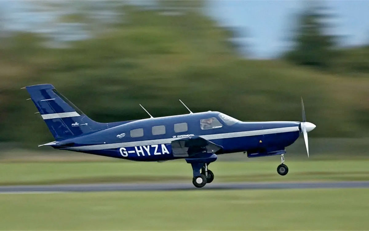 El PiperM impulsado a hidrógeno al despegar. Foto: ZeroAvia