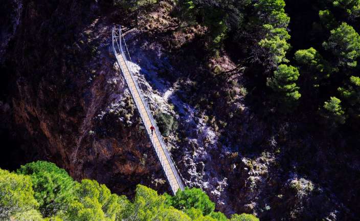 Puente El Saltillo. Foto Nuevo puente colgante en El Saltillo (Málaga). Foto: Jorge Zapata | EFE.