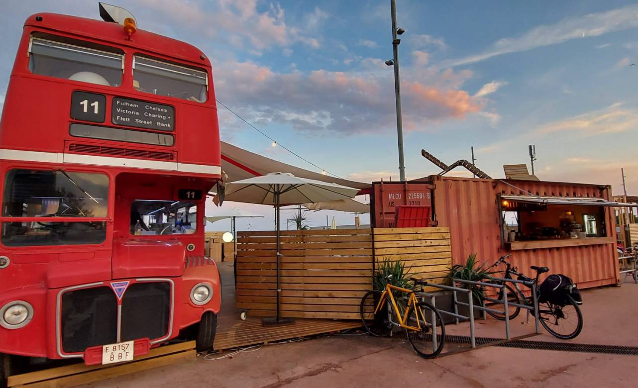 La figura del bus distingue a este espacio. Foto: JP Chuet-Missé
