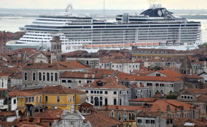 Un crucero llega a Venecia en 2014. Foto Andrea Merola-EFE