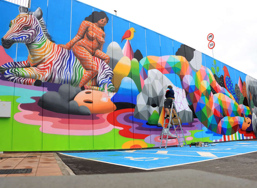 Una de las ultimas creaciones de Okuda en Cantabria. Foto Celia Agüero Pereda | EFE