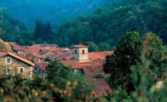 El pueblo de Bárcena Mayor en Cantabria