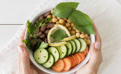 Un plato de comida vegana