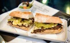 Un bocadillo típico de l'esmorzaret valenciano