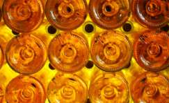 Botellas de vino brisado. Pxhere.