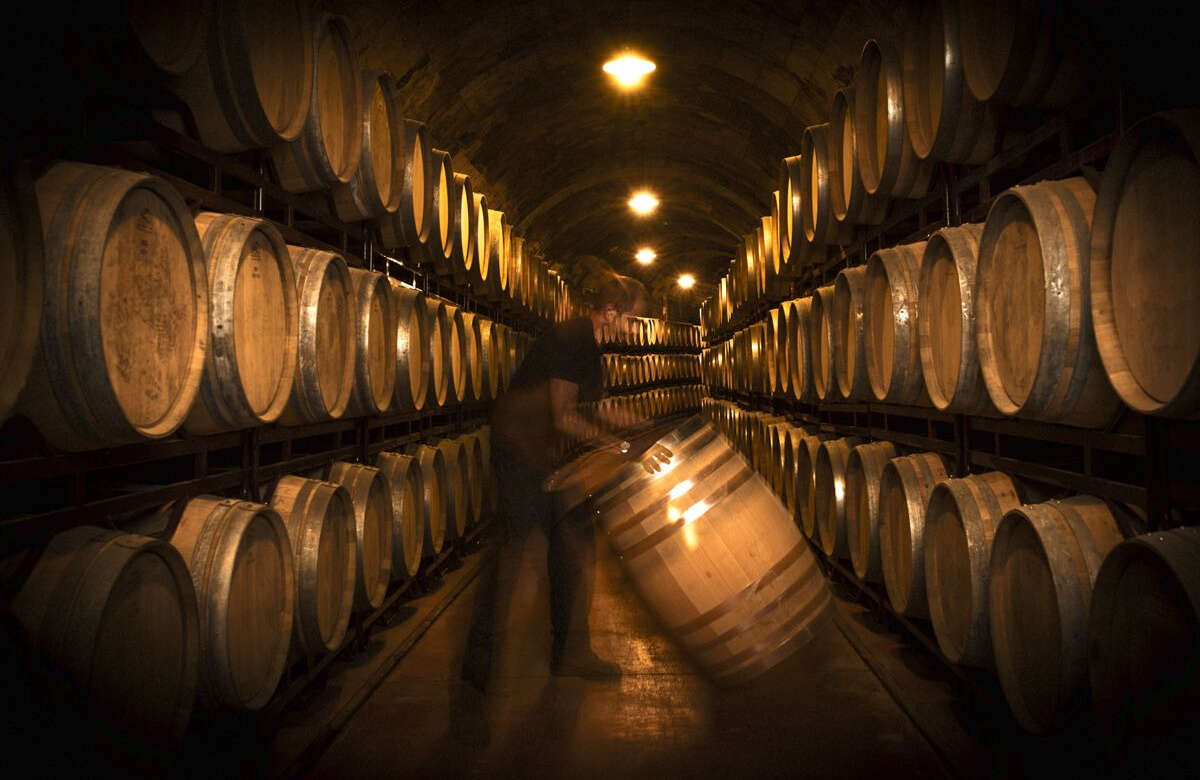 Vino envejeciendo en barricas de roble de la bodega de Albelda FOTO: Bodega Vinícola Real