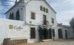 Fachada de La Cantina Viladellops. Foto Silvia Brenes.