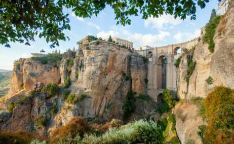 La ciudad de Ronda se eleva sobre un precipicio.
