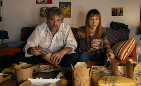 Fotograma de la serie Poquita fe.